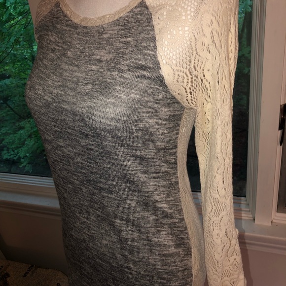 No Boundaries Sz. M Long sleeve top lace & grey - Picture 2 of 11